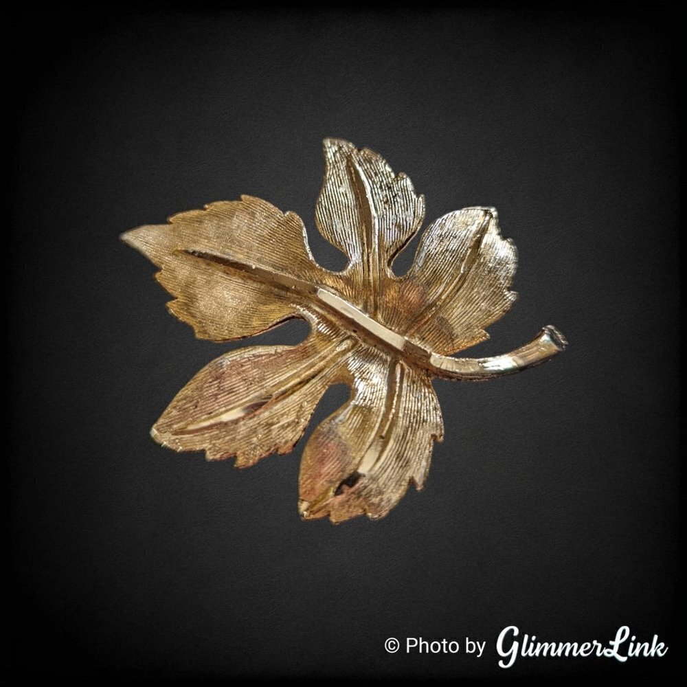 Vintage Textured Maple Leaf Gold Tone Autumn Fall Brooch Pin